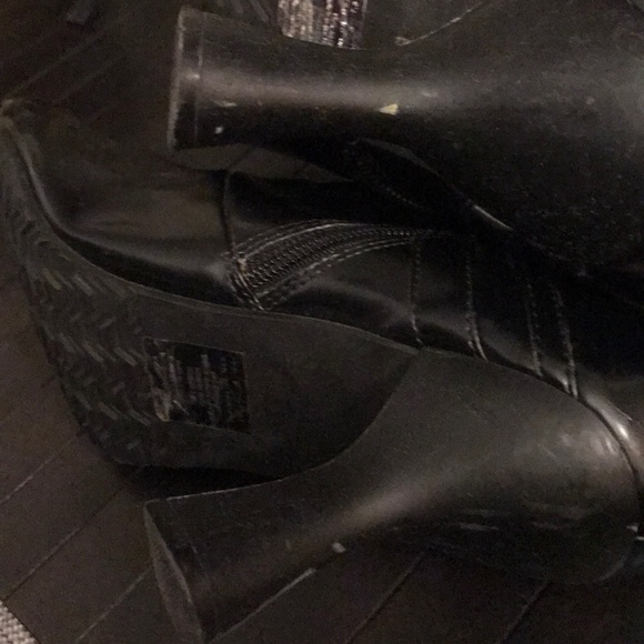 Kenneth Cole unlisted. Boot - Picture 3 of 3